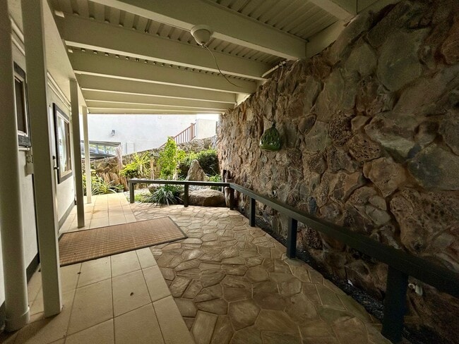 Building Photo - Hawaii living at its best.  Beautiful Kaneohe Bay front.