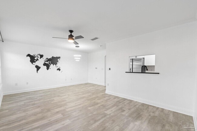 Building Photo - 707 Majestic Dr