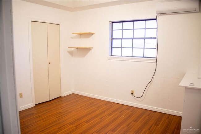 Building Photo - 18 S 41st St