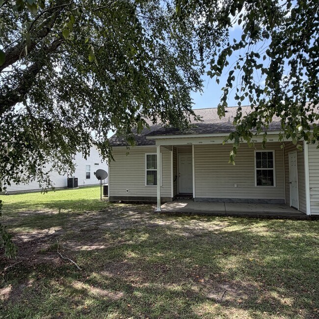 Building Photo - 2552 Saddleback Dr