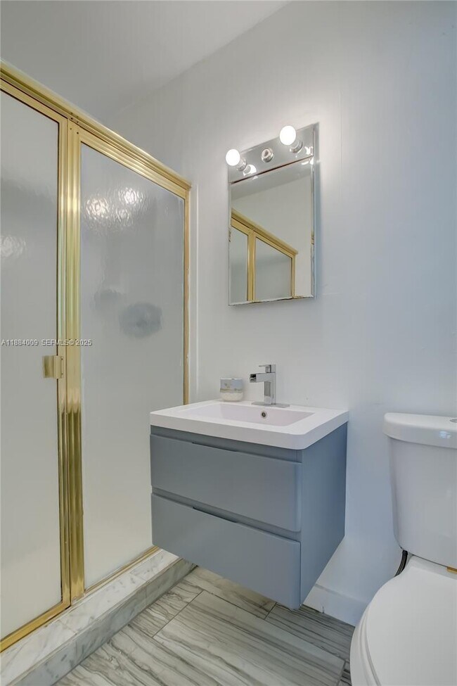 Building Photo - 2601 NE 11th Ct