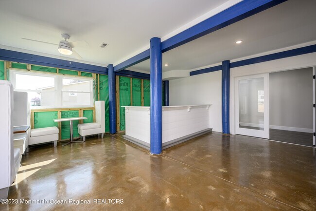 Building Photo - 1308 E Bay Ave
