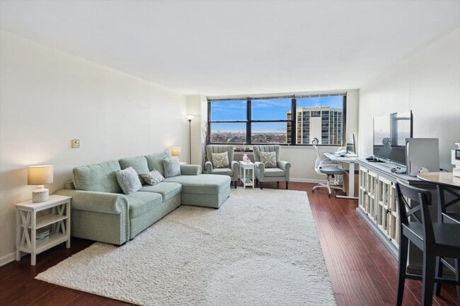 Building Photo - 2700 N Hampden Ct