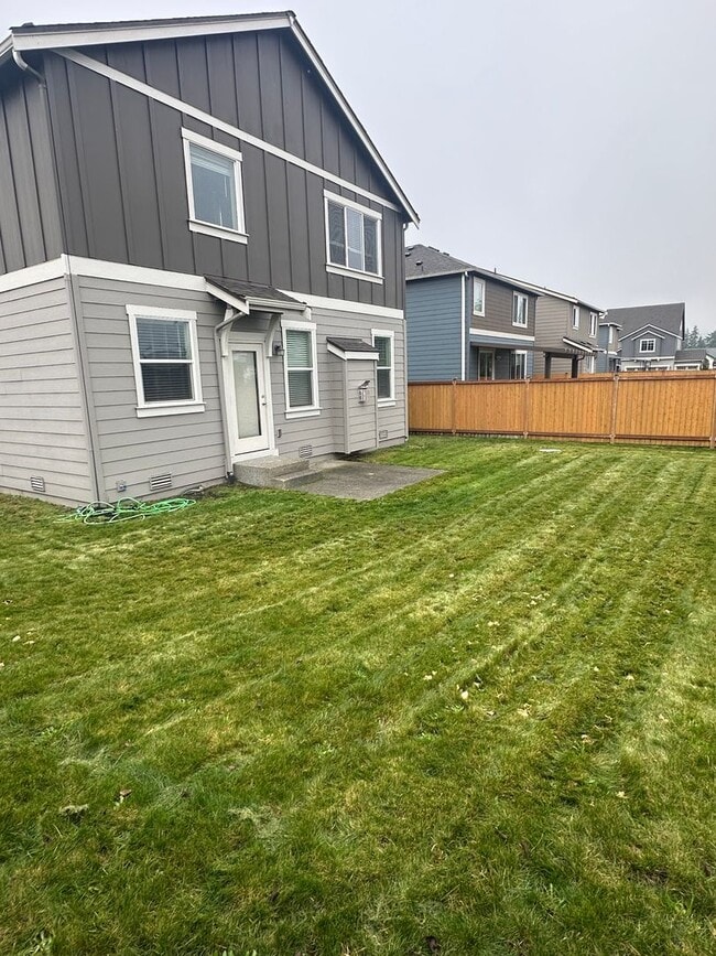 Building Photo - 3006 Mahogony St NE - corner lot