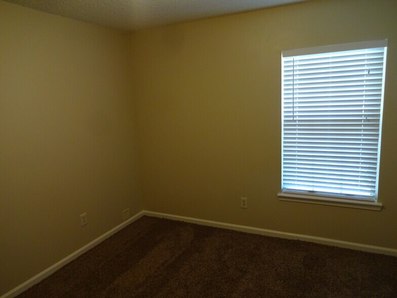 Building Photo - 7578 Fawn Lake Dr N