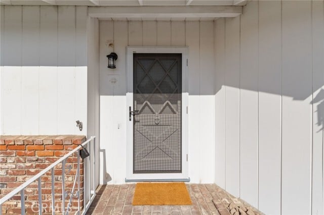 Building Photo - 326 Meadow Ln