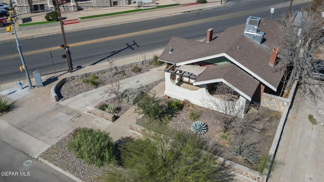 Building Photo - 2901 Grant Ave