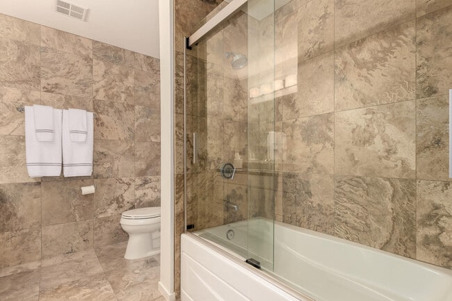 Building Photo - 7131 E Rancho Vista Dr