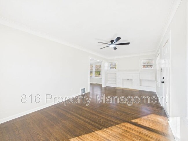 Building Photo - 4542 Chestnut Ave