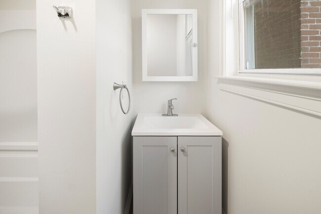 Building Photo - 53 Copeland St