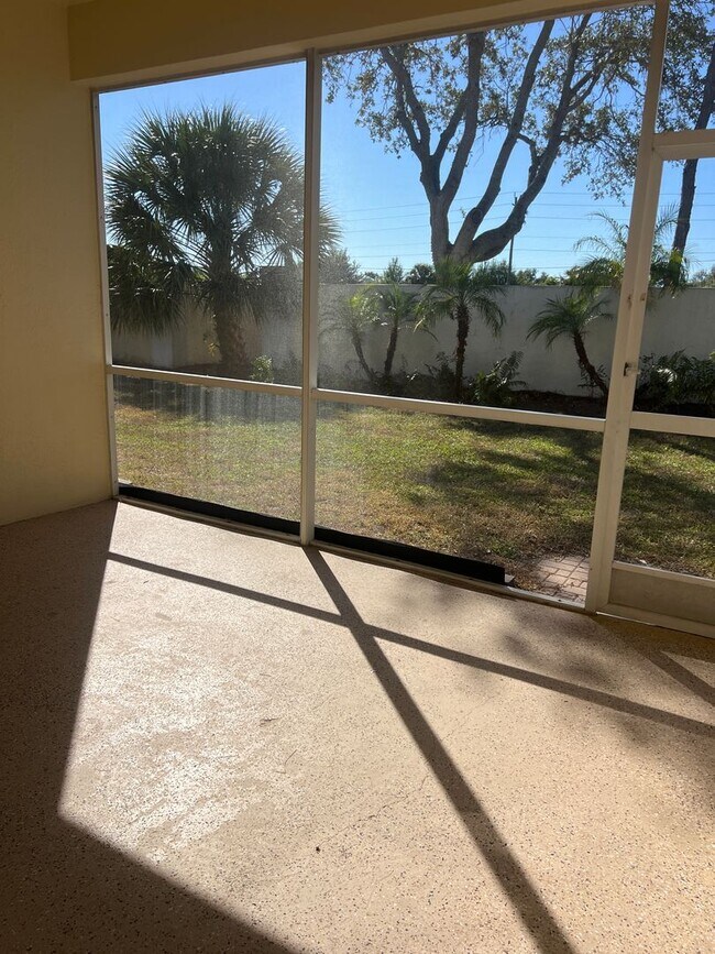 Building Photo - Welcome to your new home in beautiful Venice, Fl!  2 Bedroom 2 Bath w/ Den