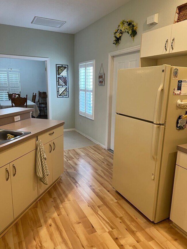 Building Photo - Heritage Oak Park Gated Commmunity