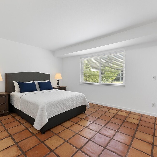 Building Photo - 1974 SE Tiffany Ave