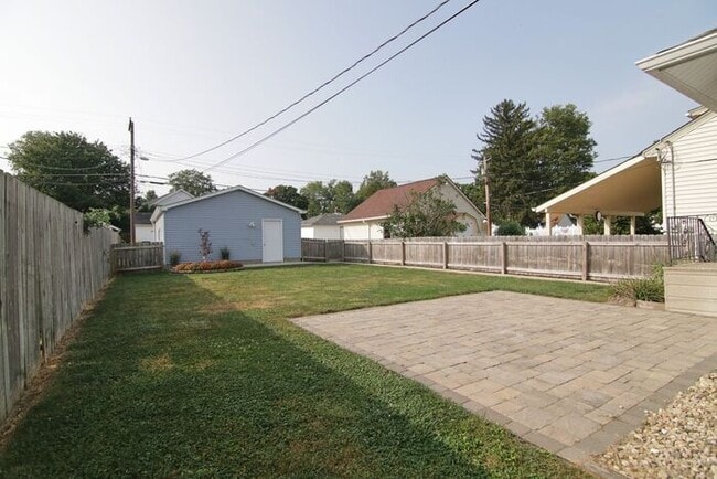 Building Photo - Great Location Steps From Main Street in Speedway!