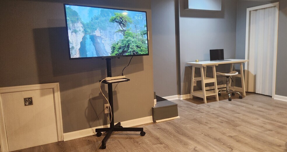 Primary Photo - 1005 30th St SE