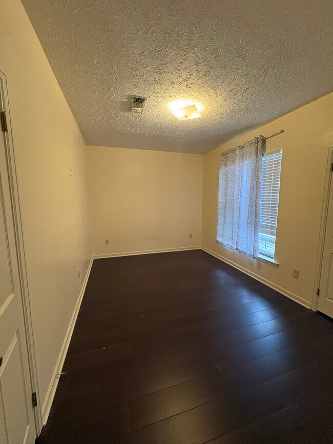 Building Photo - 2041 Station Ct