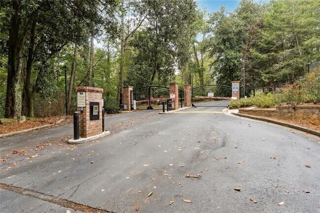 Building Photo - 6808 Glenridge Dr