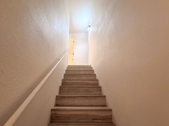 Building Photo - 4507-4517-4517 Boulder Dr SE