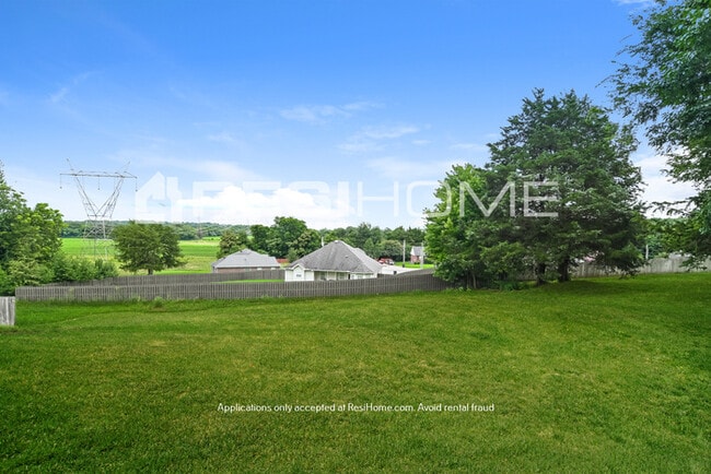 Building Photo - NEWLY RENOVATED HOME--1 MONTH FREE!!