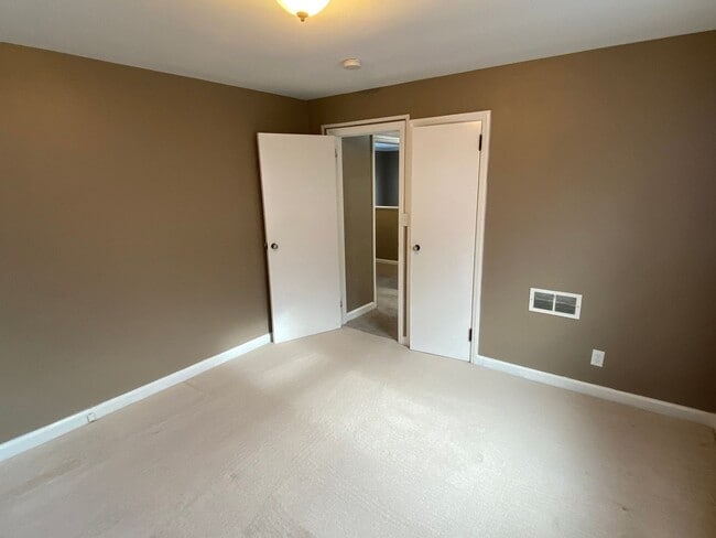 Building Photo - 2-Bedroom 1 Bath Ranch Style Home Near GD Jones Elementary