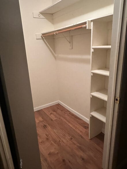 Building Photo - 5323 Ravens Crest Dr