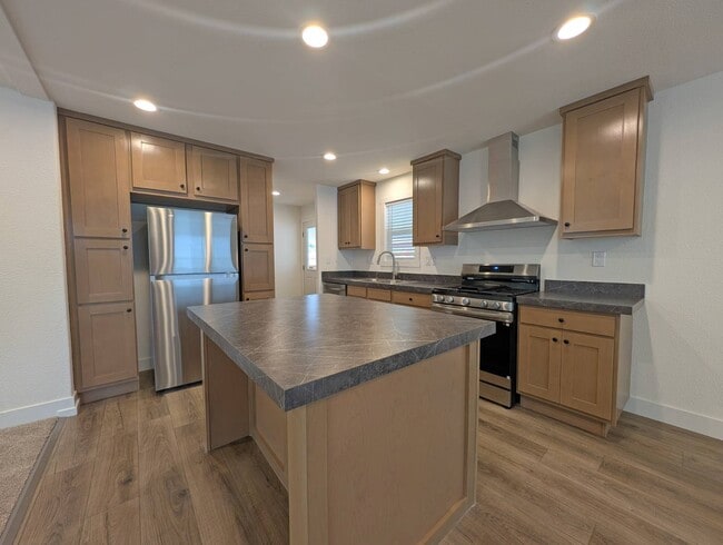 Building Photo - 400 Sulphur Bank Dr