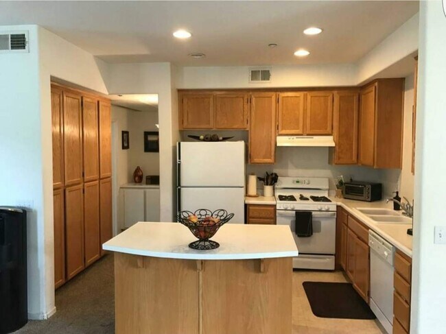 Building Photo - 3223 Dehesa Rd
