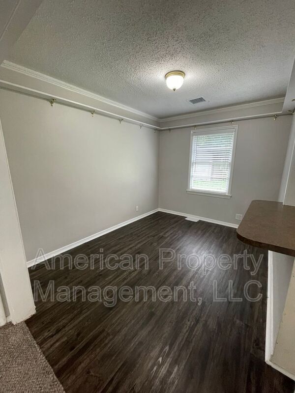 Building Photo - 718 N Gary Pl