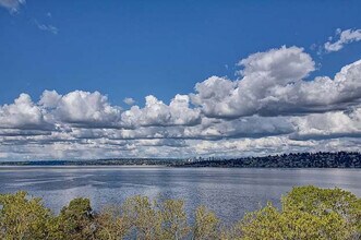 Building Photo - 3140 Lakewood Ave S