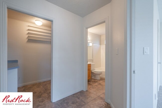 Building Photo - Spacious 3 Bedroom Single-Level Home in Bloomington Hills