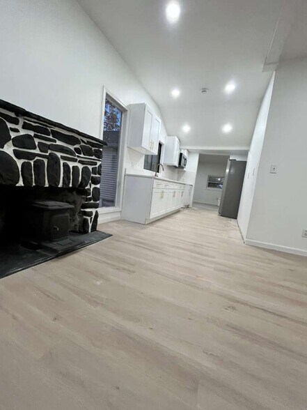 Building Photo - 14 Silver Trl