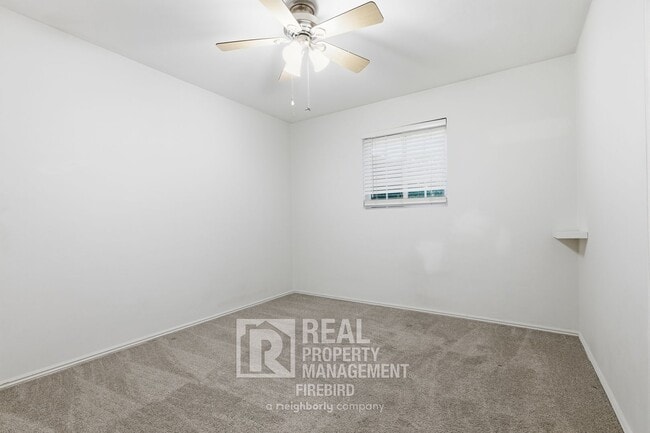 Building Photo - 1901 N 48th Pl