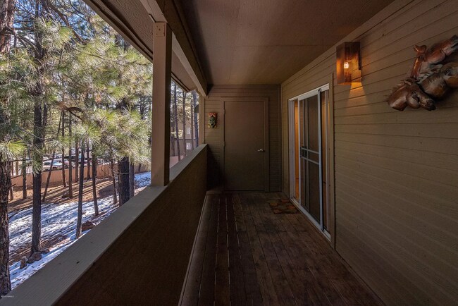 Building Photo - West-Flagstaff Condo in the Arbors - 2 Bed, 2 Bath - Students OK! 1 Sm. Pet OK! Avail. July 10th!!