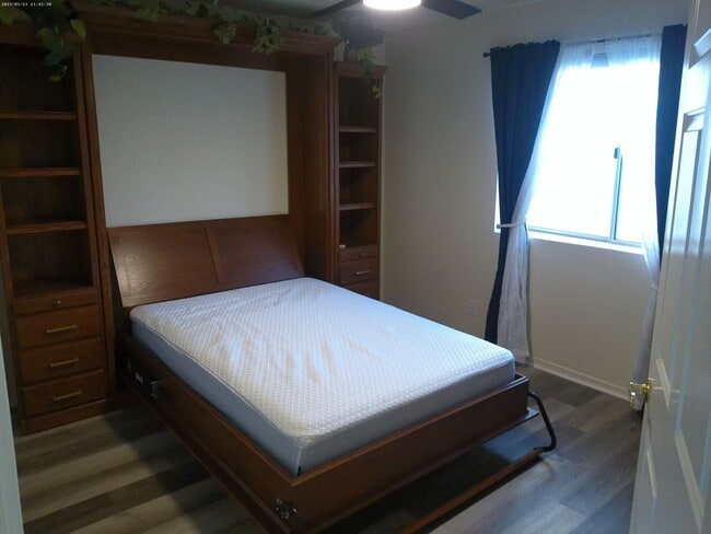 Building Photo - Beautifully designed short-term rental Or Long-Term offering comfort, style, and convenience