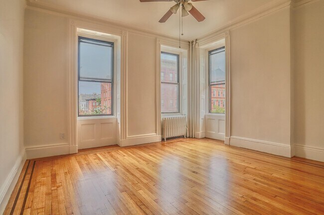 Building Photo - 1131 Washington St