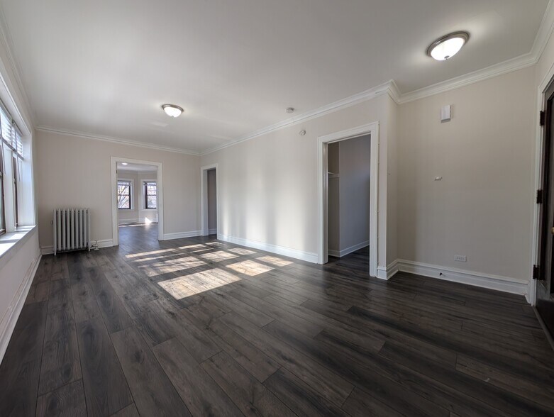 Building Photo - 5817 W Berteau Ave