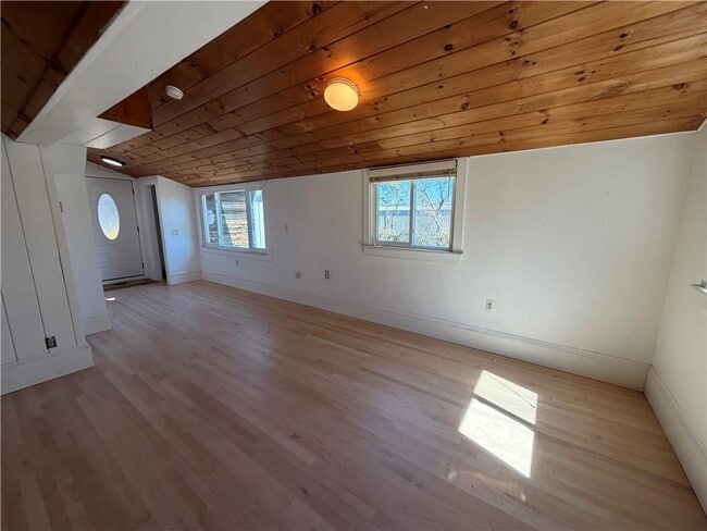 Building Photo - 112 King Phillip St