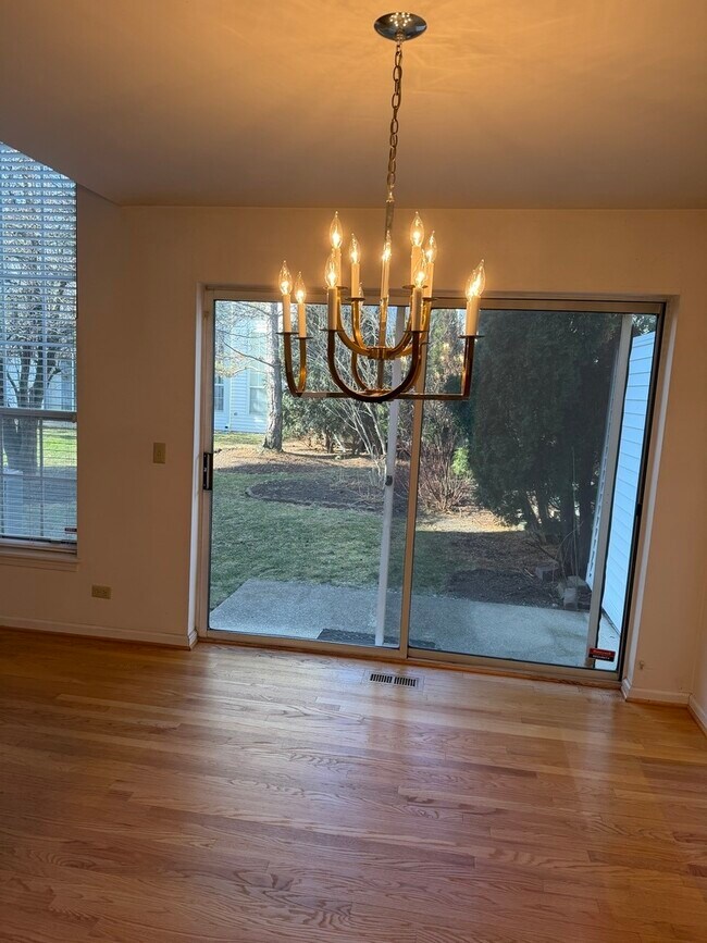 Building Photo - 114 Woodbury Ln