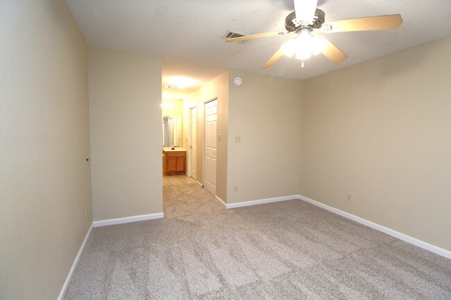 Building Photo - Updated 2BR/2BA in West Pensacola – New Ca...