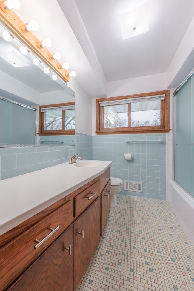 Building Photo - Great Roseville Home, Moundsview Schools, ...
