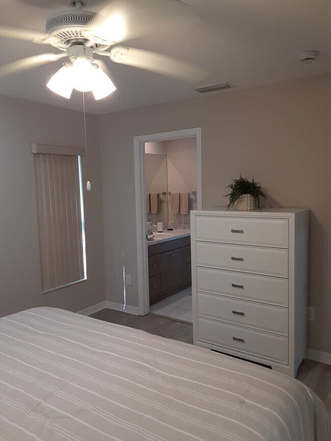 Building Photo - Stunning Short Term Rental!