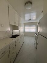 Building Photo - 2610-2612 Santa Monica Blvd