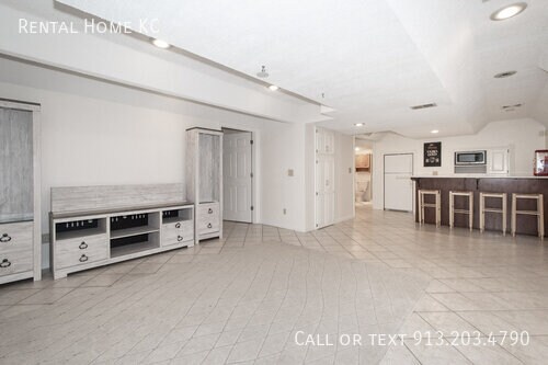 Building Photo - 15730 W Locust St