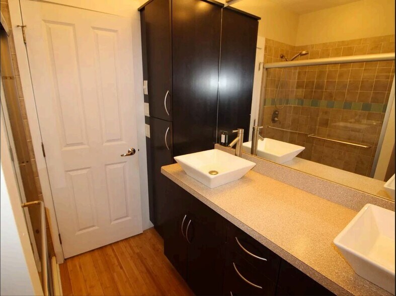 2nd floor bath - 636 S Pearl St