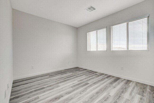 Building Photo - Spacious 3-Bed Summerlin Home with Den, Lo...