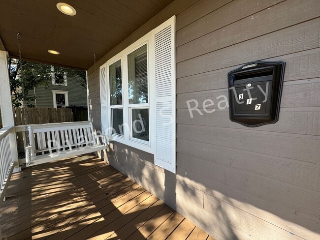 Building Photo - Charming 2 Bedroom/2 Bathroom House Coming Soon!