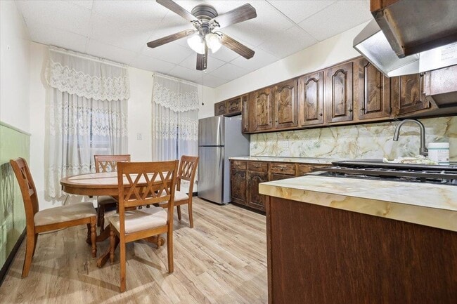 Building Photo - 98 W 47th St