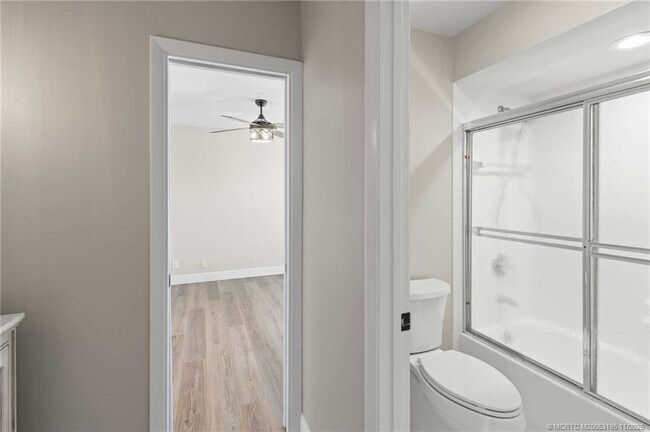 Building Photo - 2385 SW Creekside Dr