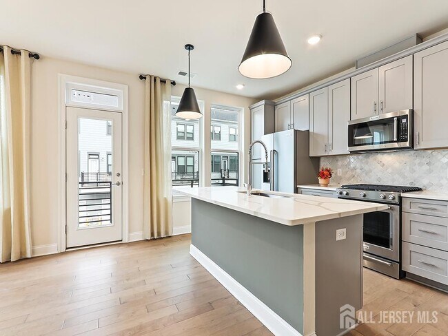 Building Photo - 715 Parker Blvd