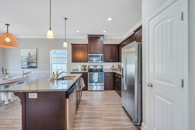 Building Photo - 725 Waterlily Ct
